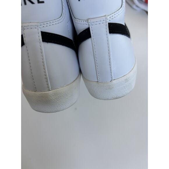 Nike Women's Size 7.5 Blazer Mid '77 White/ Black CZ1055-100 Fashion Shoes - Picture 7 of 8